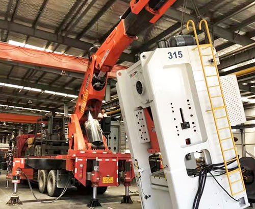 中兴镇附近随车吊出租，轻松解决运输难题