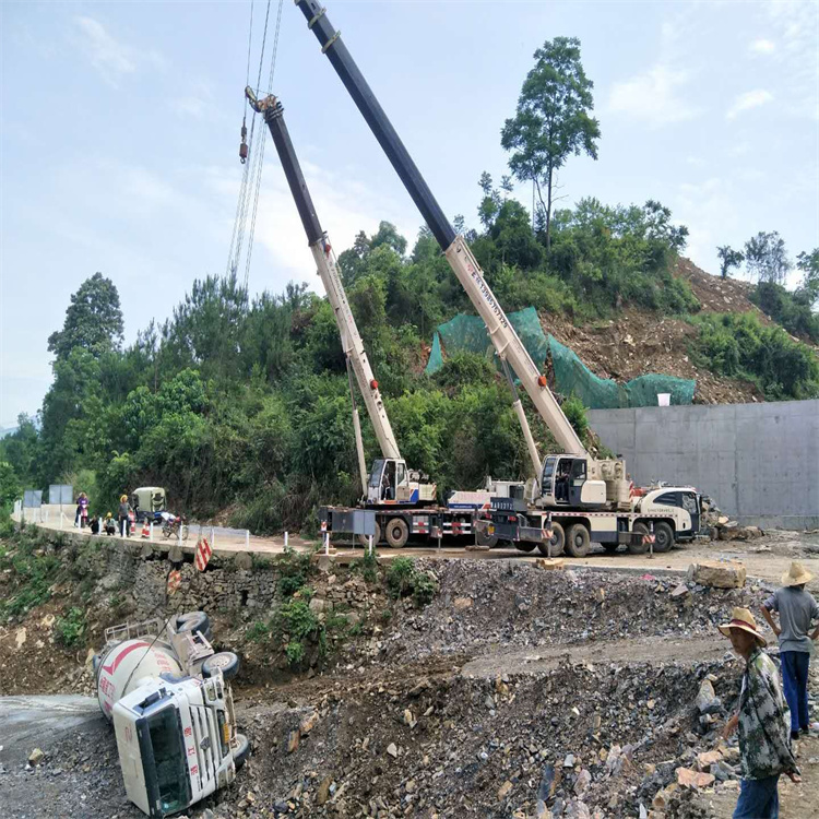 中兴镇汽车掉沟里叫吊车救援要多少钱